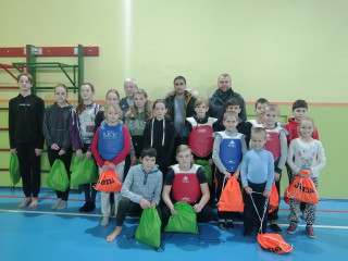 Вихованці Великодальницької ДЮСШ отримали подарунки